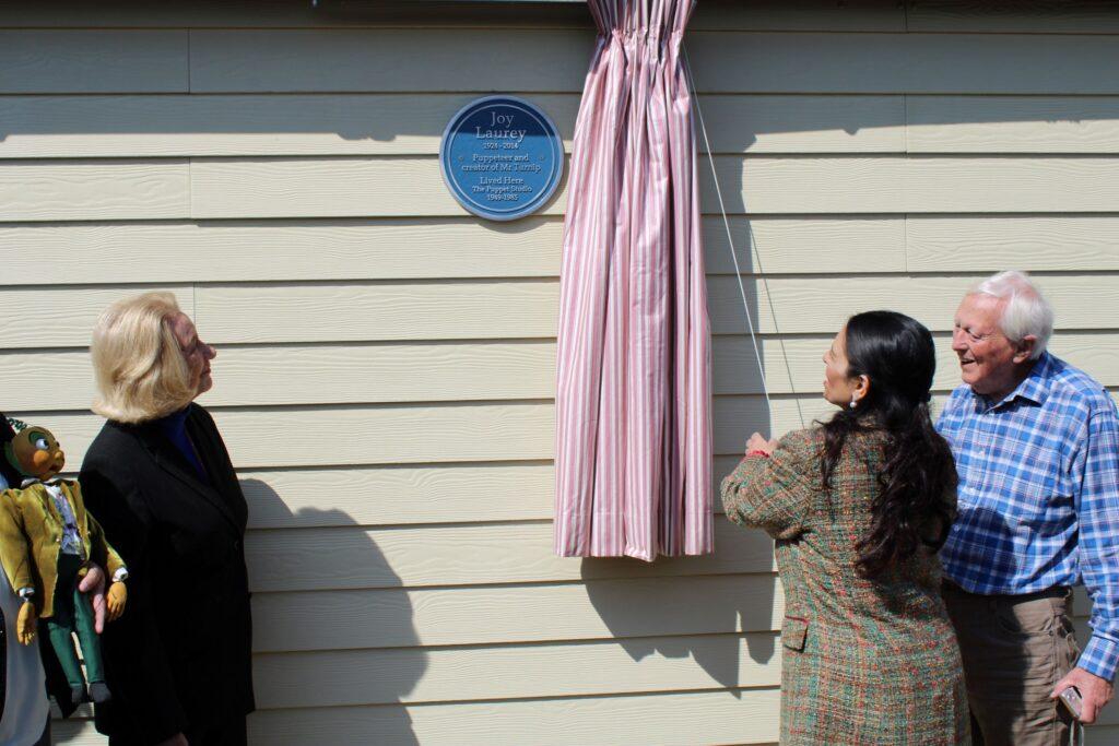 Priti Patel MP unveils Blue Plaque to commemorate the life of Tiptree resident Joy Laurey